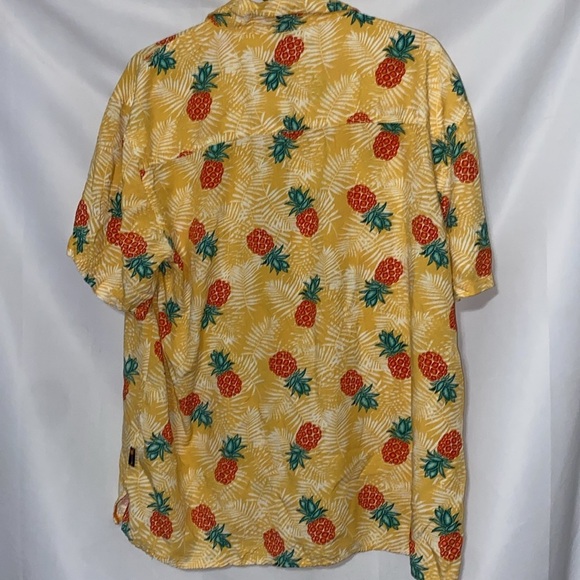 Margaritaville MENS size XL Yellow Red Pineapple Casual Button Down Shirt RAYON - Picture 12 of 12